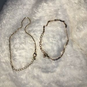 This is a anklet set